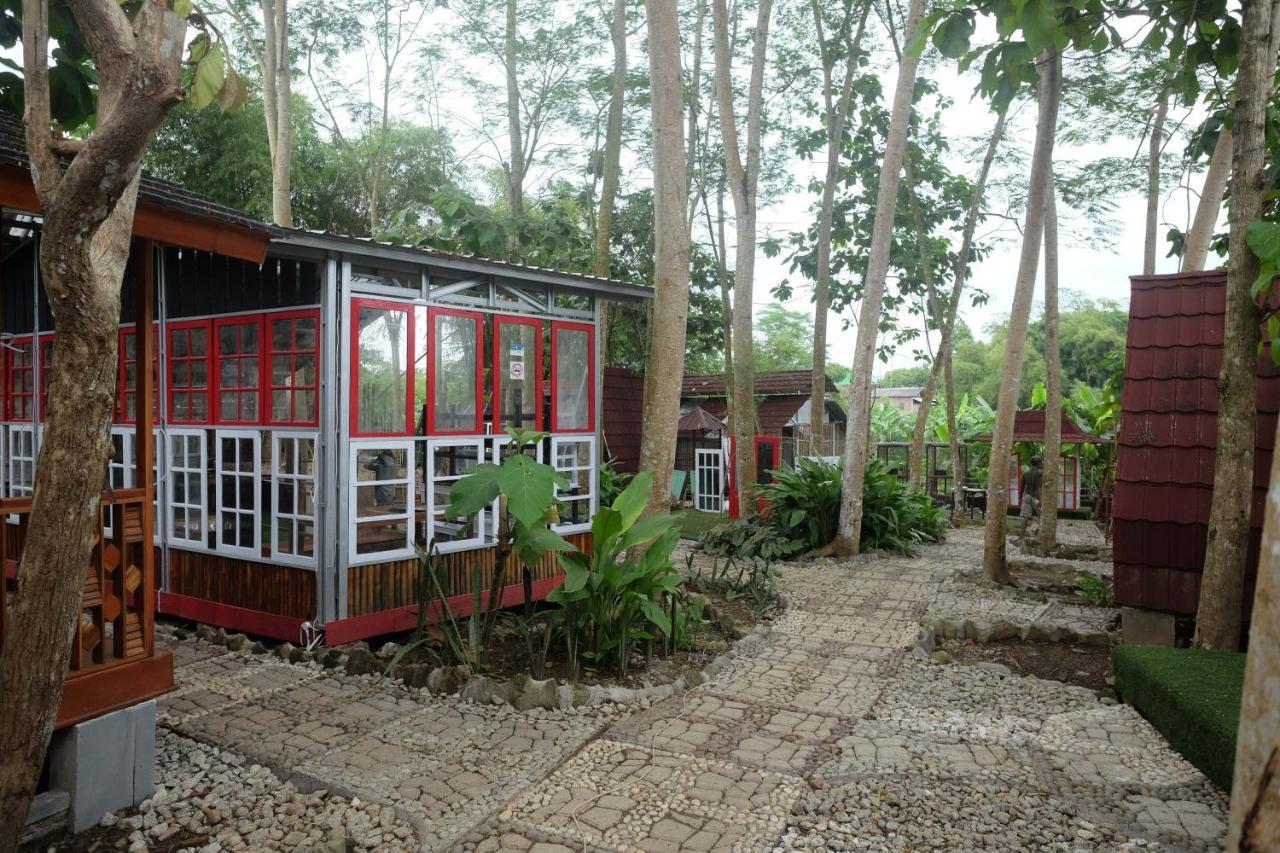 Urbanview Villa Lukulo Kebumen By Reddoorz Kültér fotó