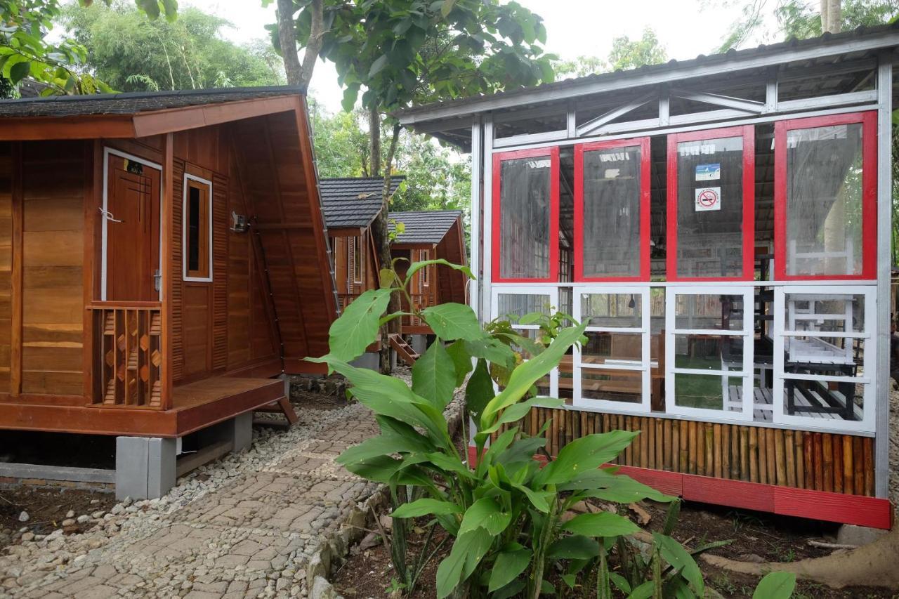 Urbanview Villa Lukulo Kebumen By Reddoorz Kültér fotó