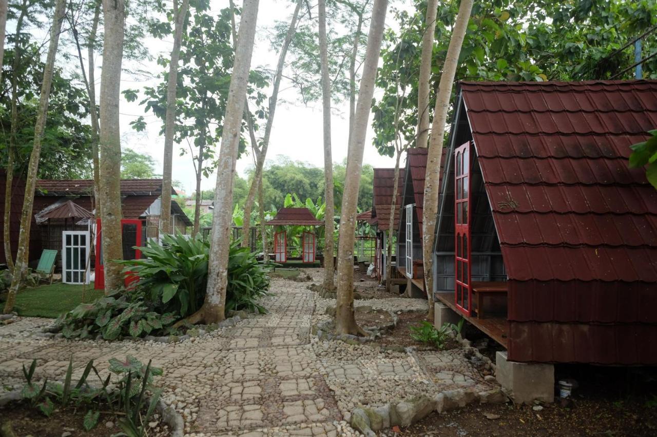 Urbanview Villa Lukulo Kebumen By Reddoorz Kültér fotó