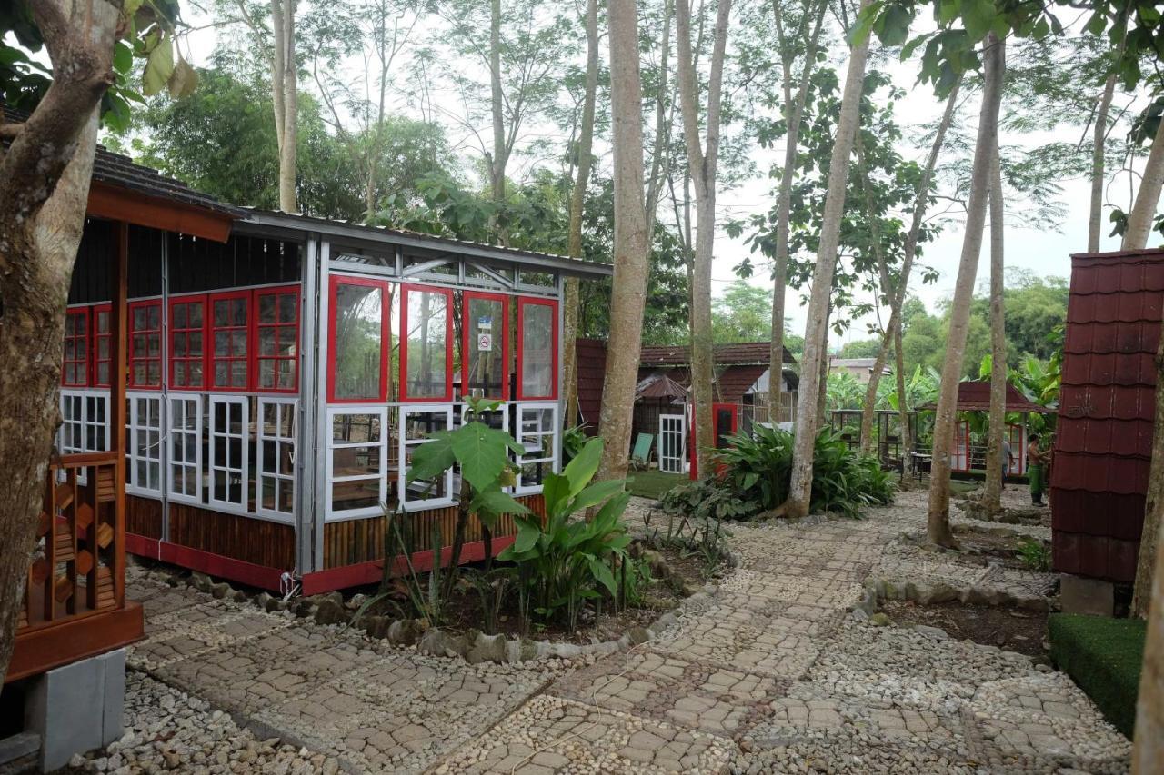 Urbanview Villa Lukulo Kebumen By Reddoorz Kültér fotó