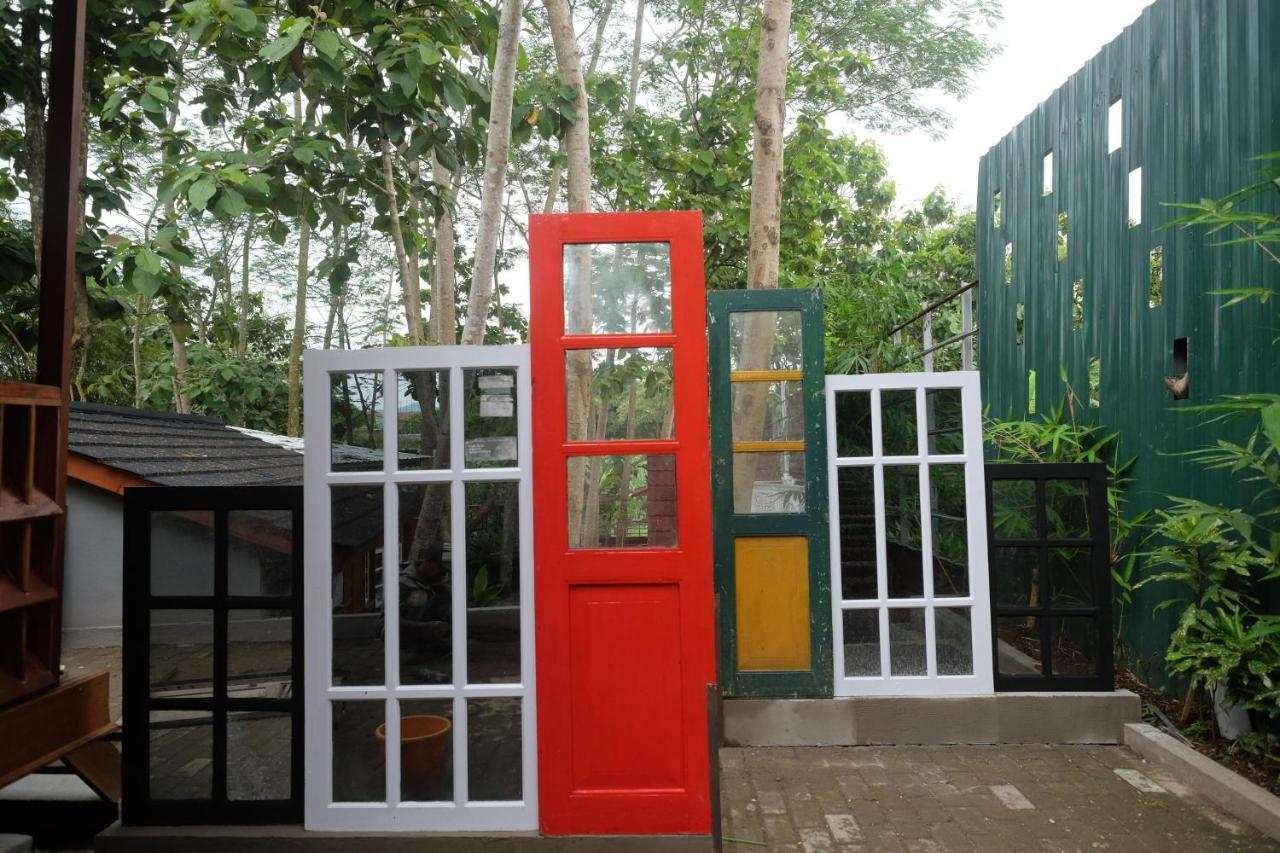 Urbanview Villa Lukulo Kebumen By Reddoorz Kültér fotó